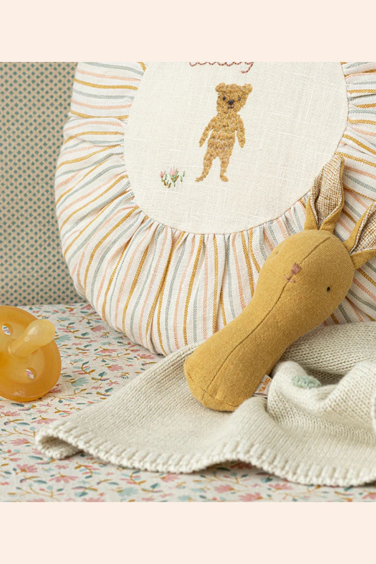 Maileg - Lullaby Friends - Bunny Rattle - Dusty Yellow - Strawberries & Cream