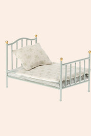 Maileg - Mouse - Vintage Bed - Mint - Strawberries & Cream