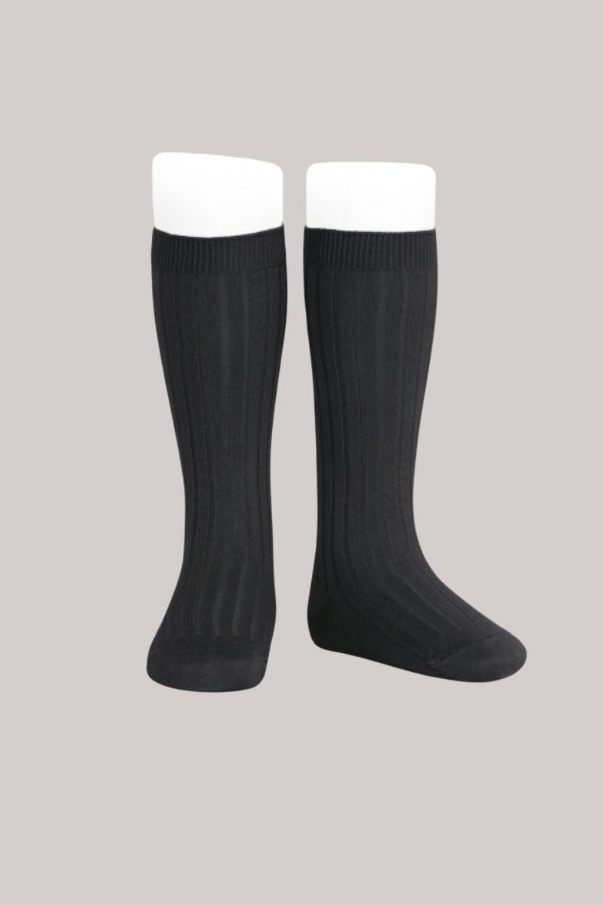 Cóndor Basic Rib Knee High Socks-Negro