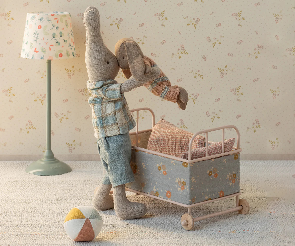 Maileg - Bunny, Micro - Brown - Dusty rose knitted suit