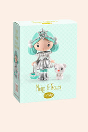 Djeco - Tinyly - Neige & Nours - Strawberries & Cream - Ingrid Lewis - Designer
Toy figure with turquoise hair and silver outfit on a light blue box with 'Nage & Nours' branding.