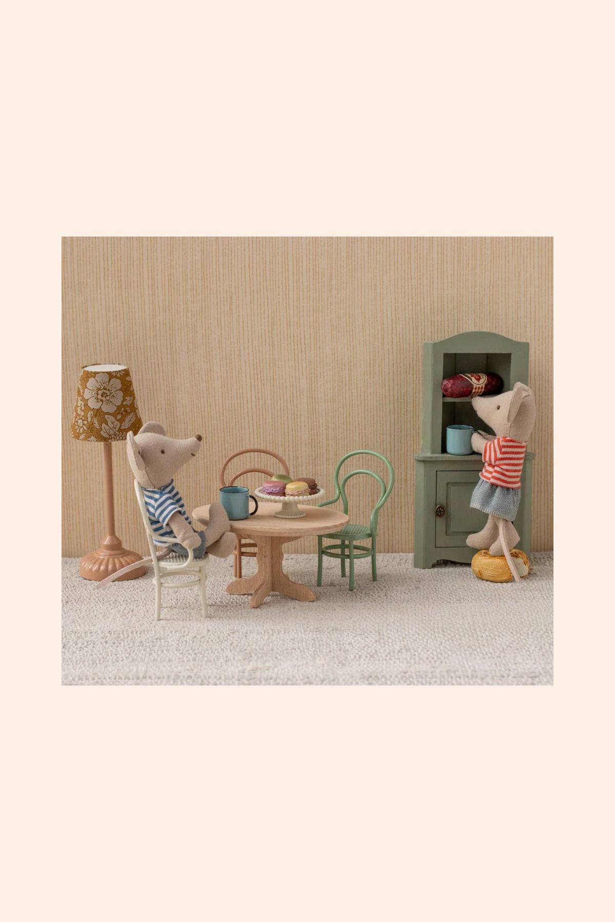 Maileg -Oval Dining Table, Mouse - Nature - Strawberries & Cream 