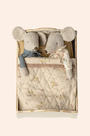 Maileg - Bed - Mouse - Off White - Strawberries & Cream - Ingrid Lewis - Strawberries & Cream 
Two plush Maileg mice in a decorative box with a quilted surface