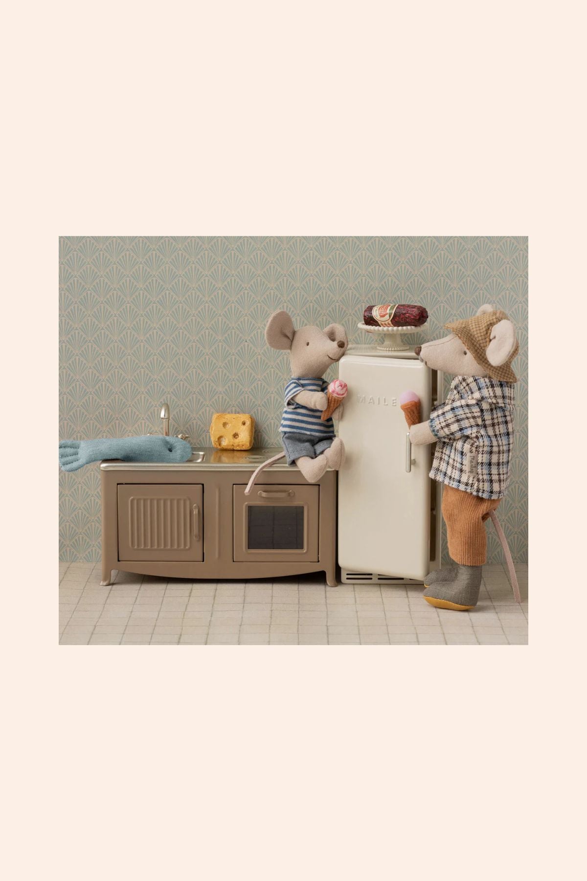 Maileg - Fridge Mouse - Off White - Strawberries & Cream