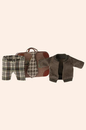 Maileg - Grandpa Mouse - Jacket, Pants and Tie in Suitcase - Strawberries & Cream
