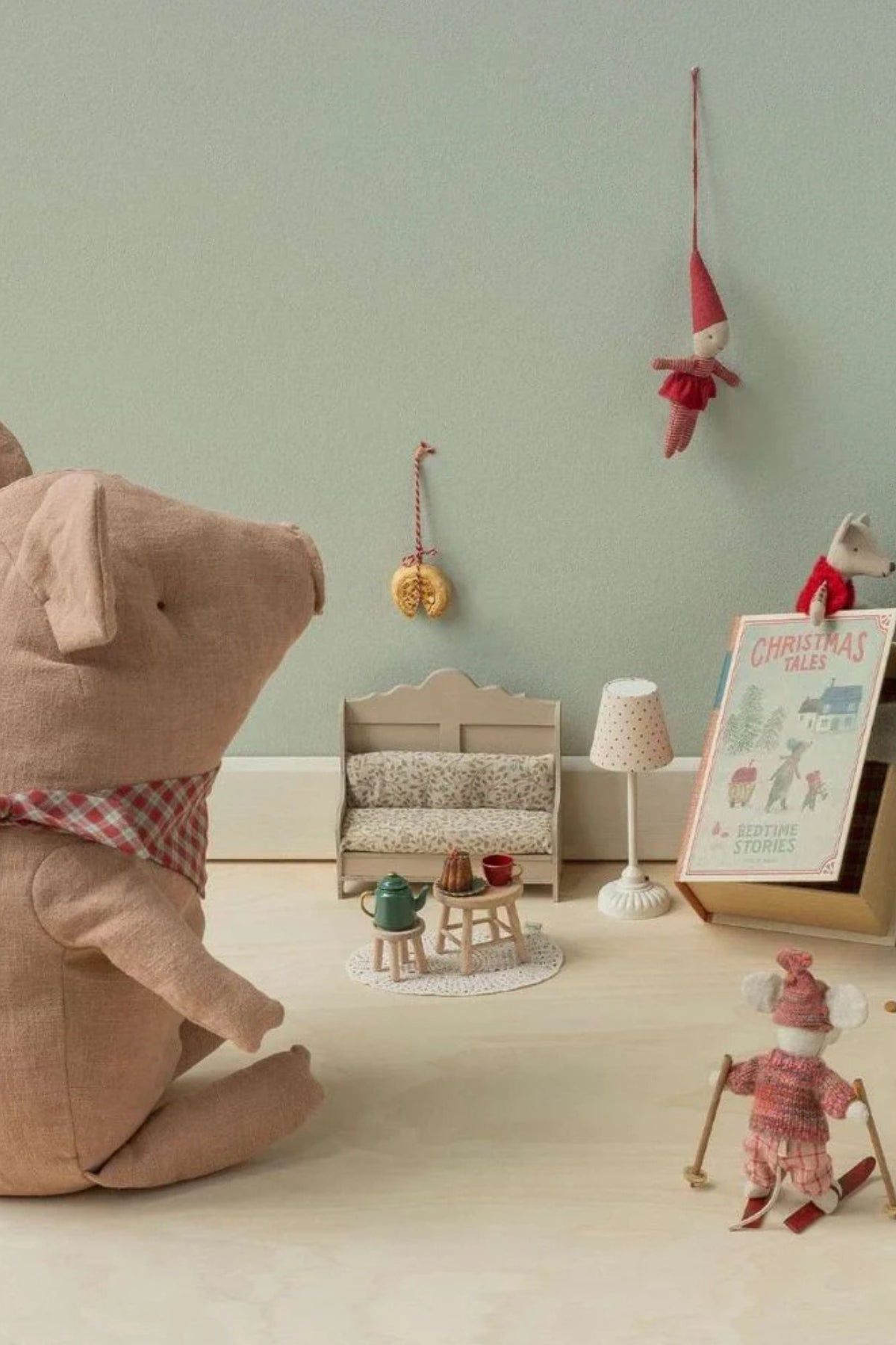 Maileg - Kitchen Bench - Mouse - Sand - Strawberries & Cream - Ingrid Lewis - Designer 
