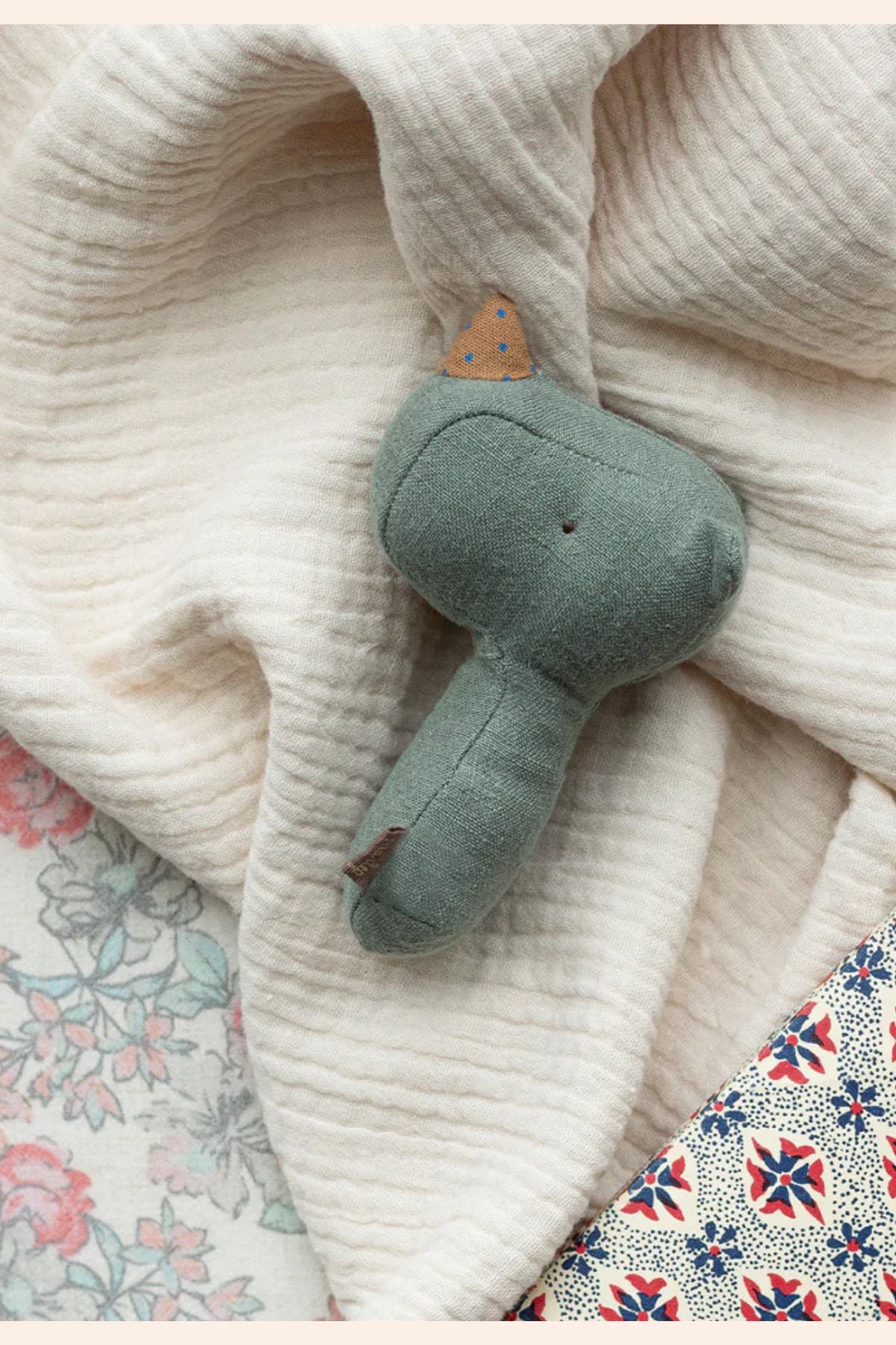 Maileg - Lullaby Friends -  Rhino Rattle - Pine - Strawberries & Cream