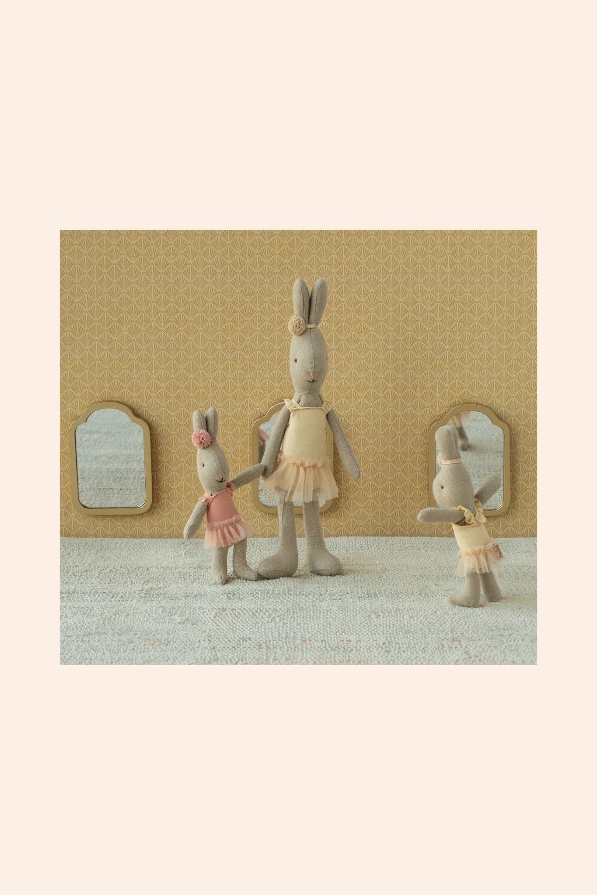 Maileg - Micro Rabbit - Ballet suit and skirt cream - Strawberries & Cream