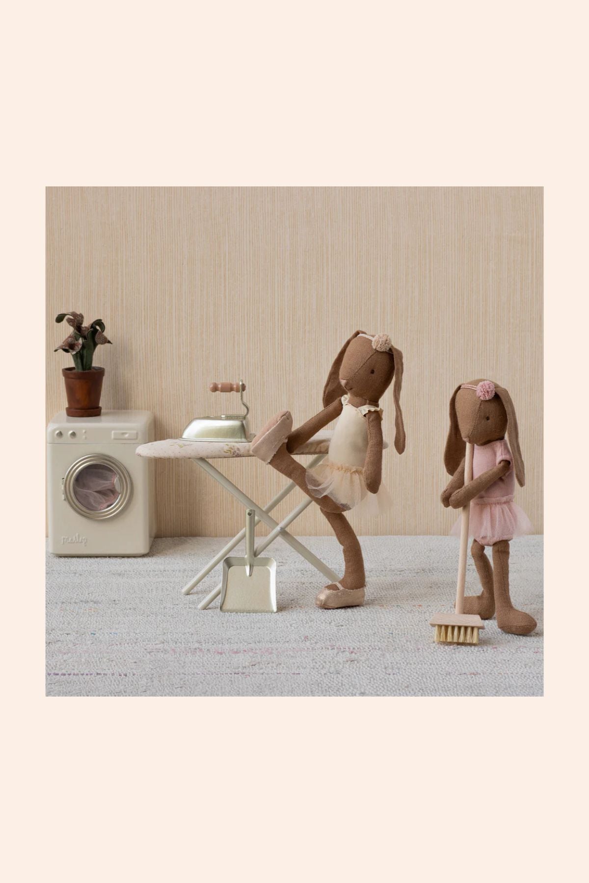 Maileg - Miniature - Iron and Ironing Board - Off White - Strawberrries & Cream