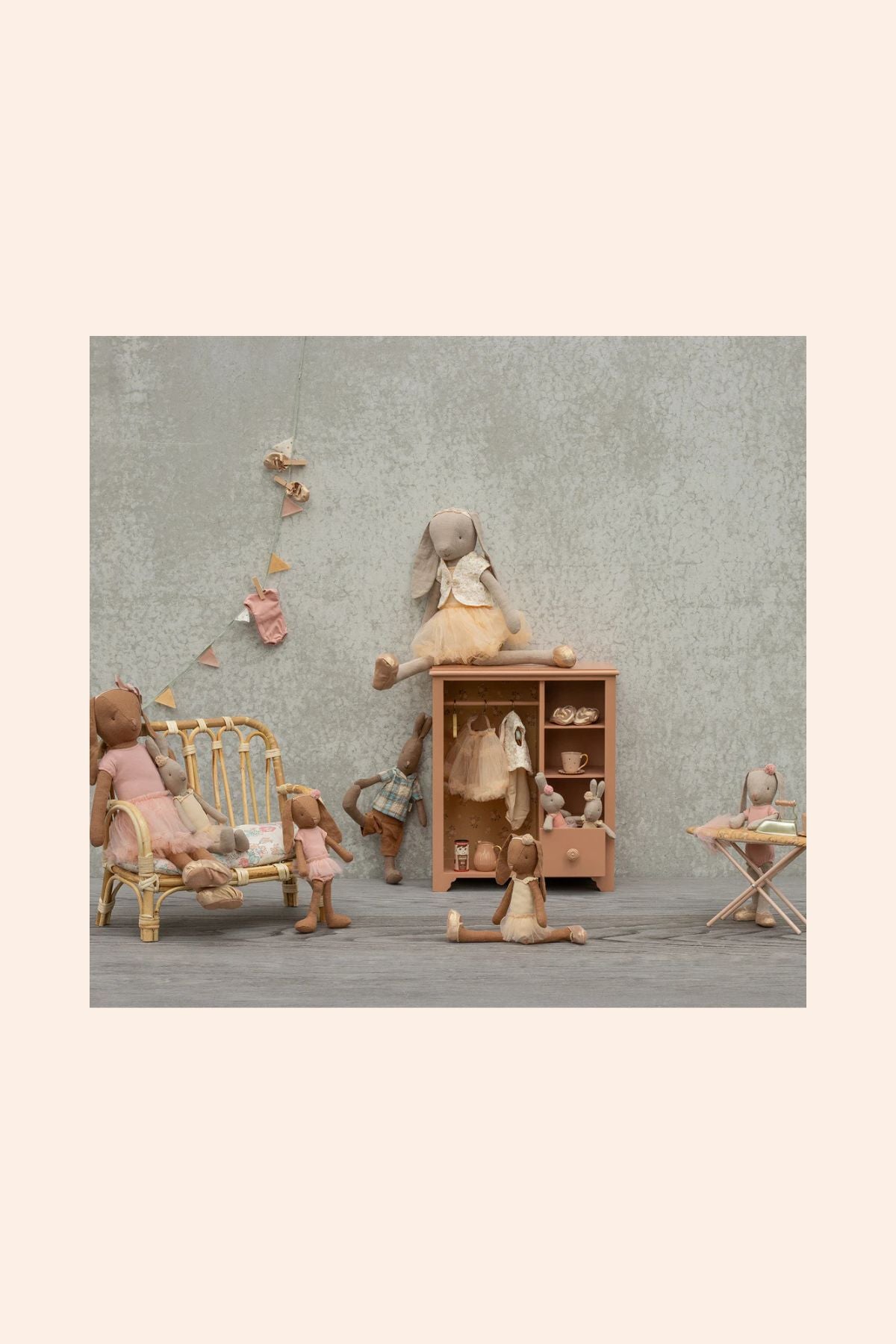Maileg - Miniature - Iron and Ironing Board - Powder - Strawberries & Cream 