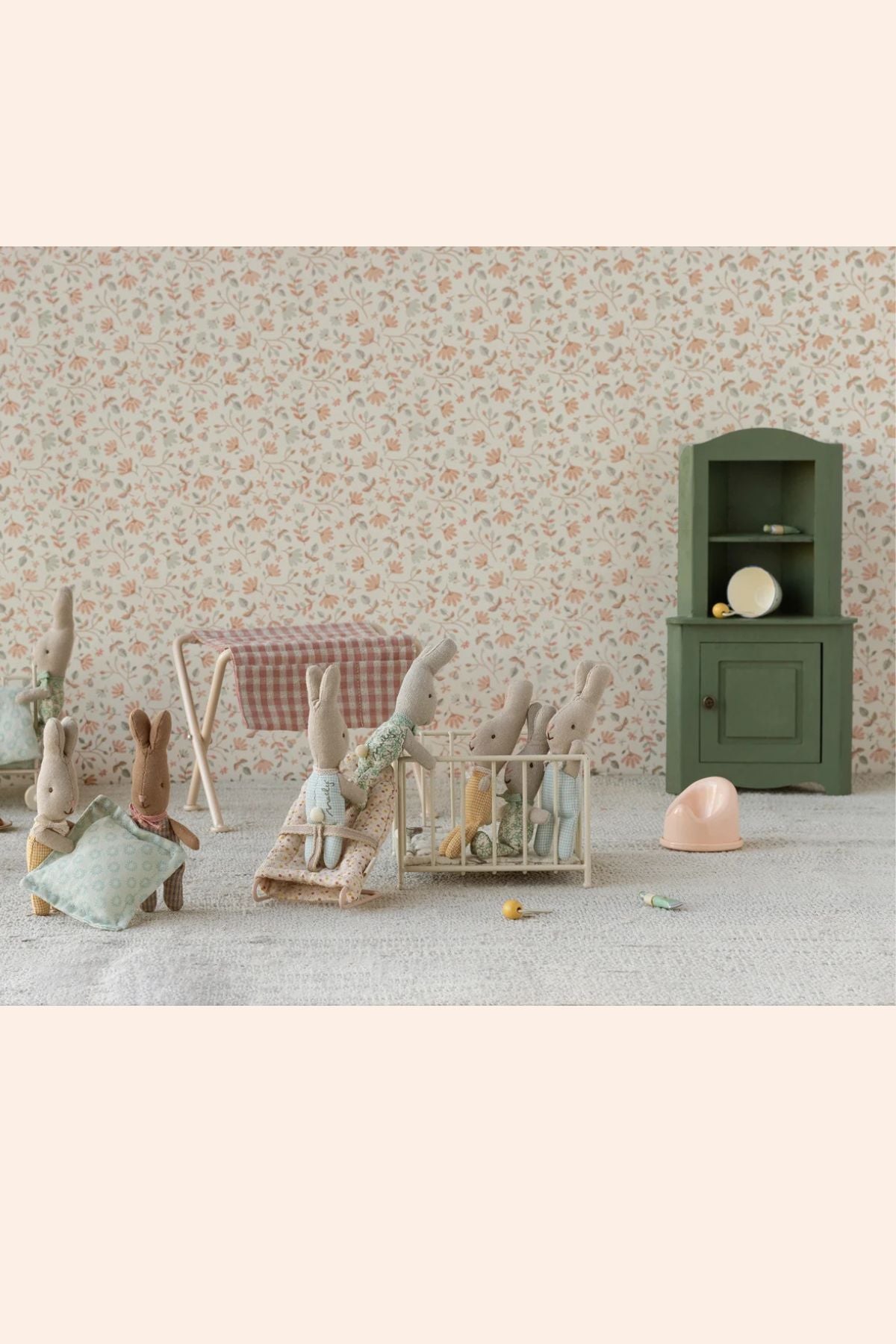 Maileg - Miniature Corner Cabinet - Dark Green - Strawberries & Cream - Ingrid Lewis - Designer
