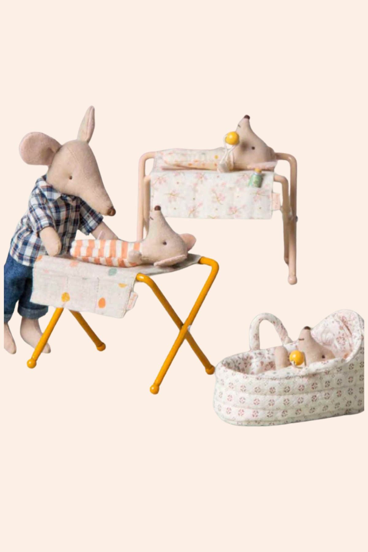 Maileg - Mouse - Nursery Table - Ocher - Strawberries & Cream 