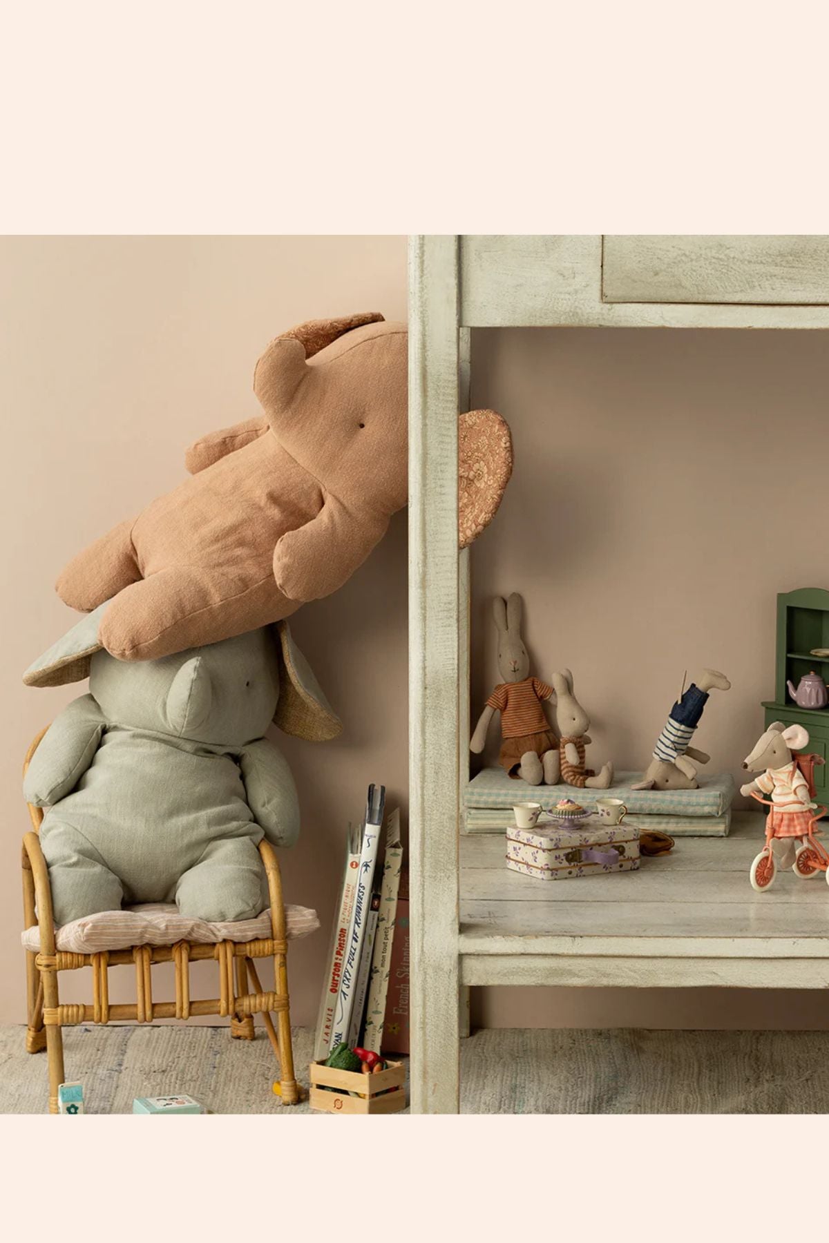 Maileg - Safari Friends - Big Elephant - Grey - Strawberries & Cream