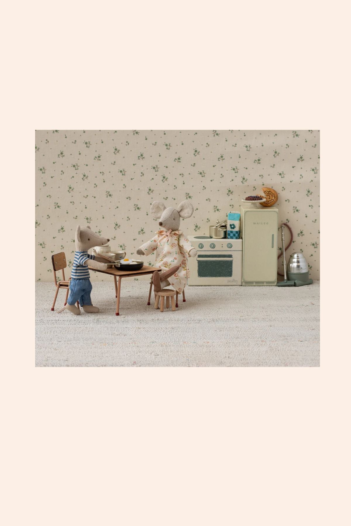 Maileg - Table and Chair set, Mouse -  Dark powder - Strawberries & Cream
