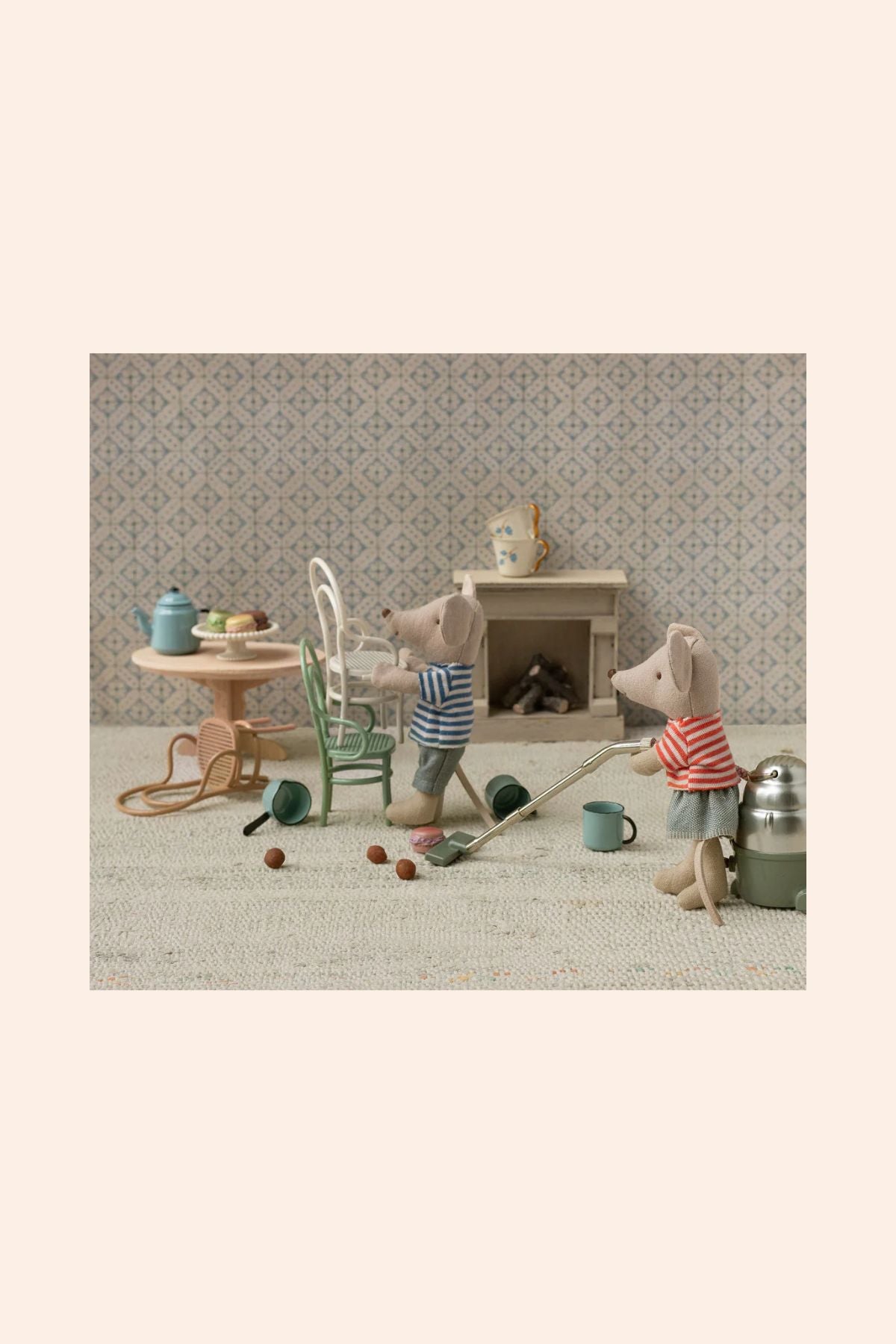 Maileg - Vintage Chair, Mouse - Off White - Strawberries & Cream