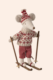 Maileg - Winter Mouse With Ski Set Mum - Red - Strawberries & Cream 