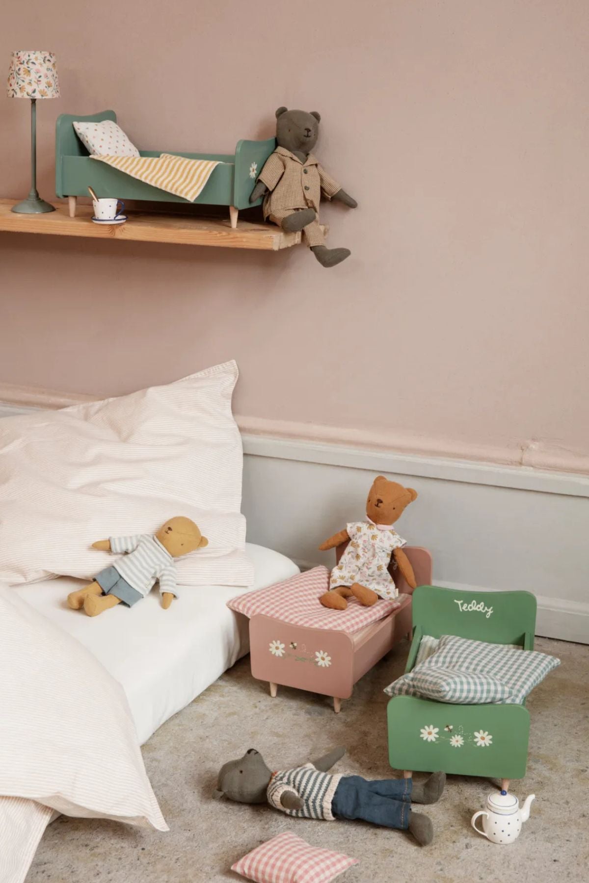 Maileg - Wooden Bed - Mini Rose - Strawberries & Cream 