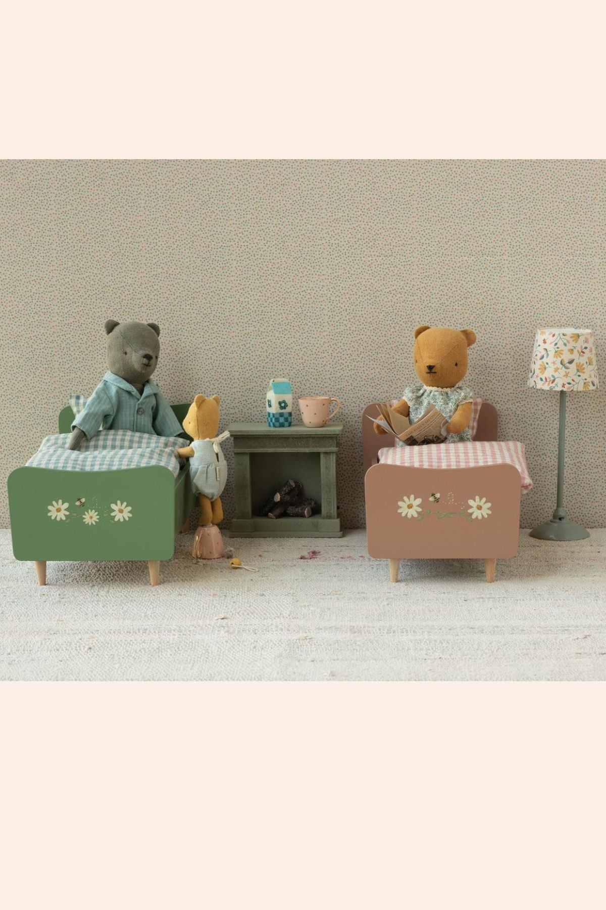 Maileg - Wooden Bed - Teddy Dad - Dusty Green - Strawberries & Cream