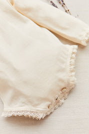 Cream sponge body with lace trim, jersey/T shirt