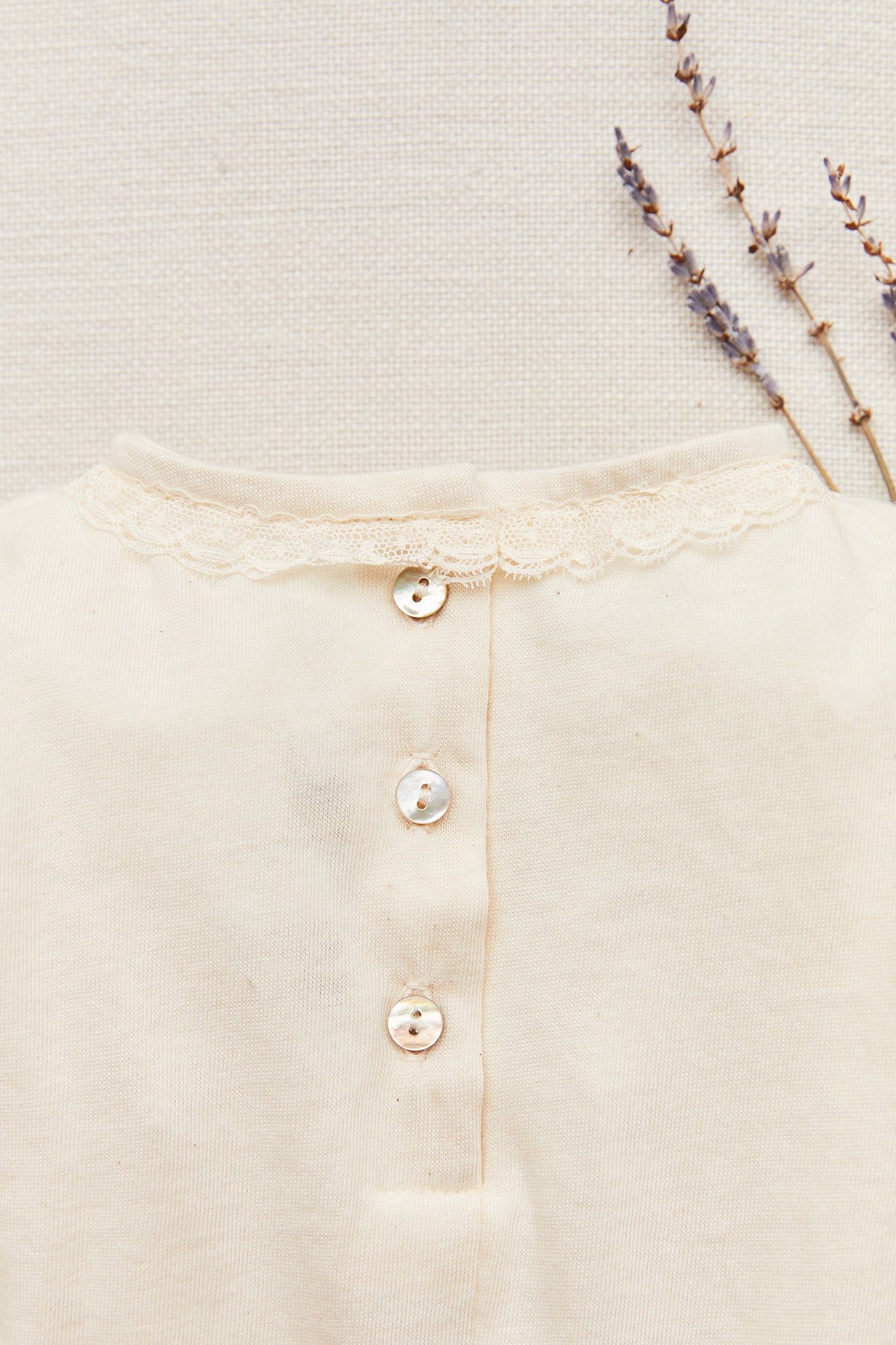 Cream sponge body with lace trim, jersey/T shirt