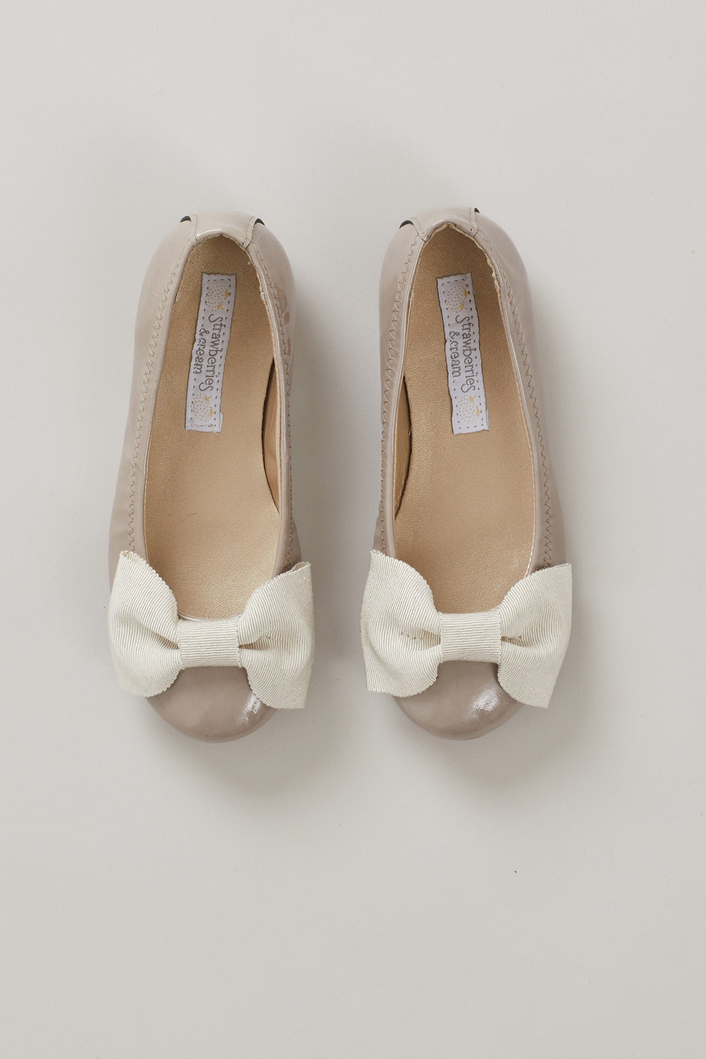 Patent Leather Ballerina Bow In Taupe